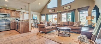 Beautiful 1500+ sq ft cabin with outdoor pool just steps off the patio