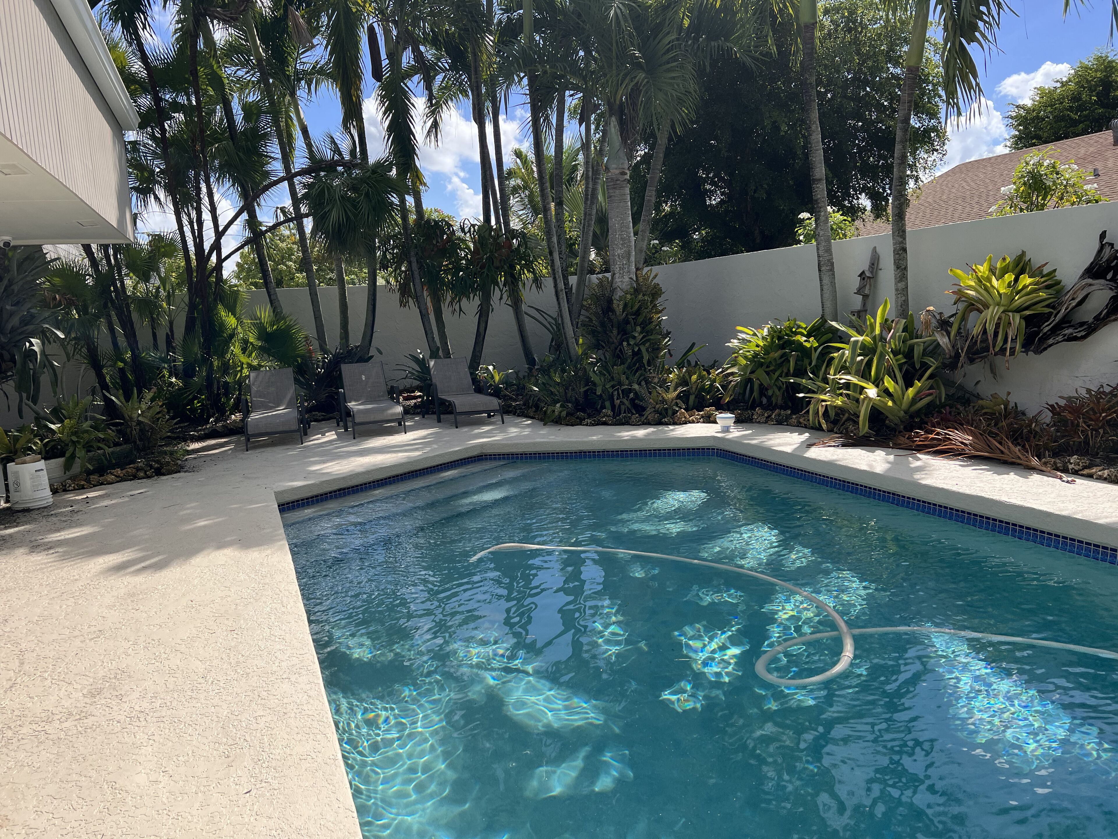 BBQ  HEATED POOL  PATIO DINING  PING-PONG  BILLIARDS  COZY PRIVATE MIAMI OASIS