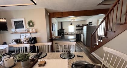 7 mi to Grand Park, 1 mi to Mustard Seed, 5 min to downtown Noblesville!