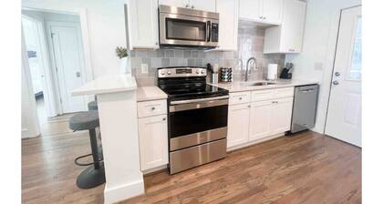 Beautiful 2BR Condo in Homewood next to SOHO