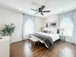 2 Schlafzimmer, Bügeleisen/Bügelbrett, Bettwäsche