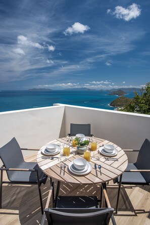 Outdoor dining - Sanderling Escape - Elevated Luxury & Ocean Views! (St Thomas)