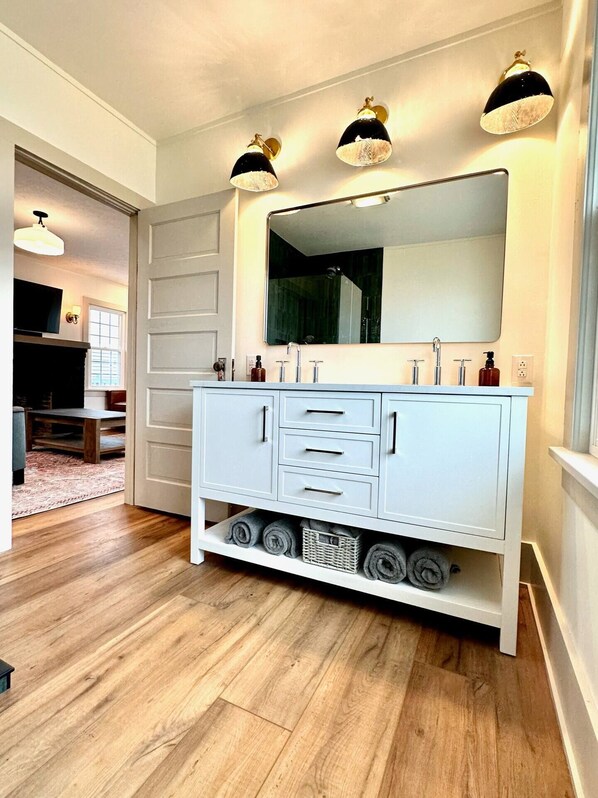 Interior - Tippecanoe Lakefront Classic Cottage (Leesburg)