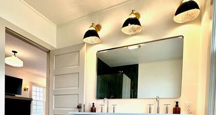 Tippecanoe Lakefront Classic Cottage