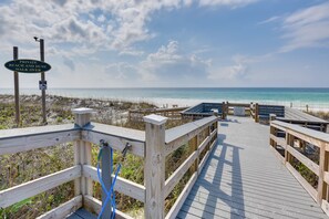 Beach - Miramar Beach Getaway w/ Pool Access & Fireplace! (Miramar Beach)