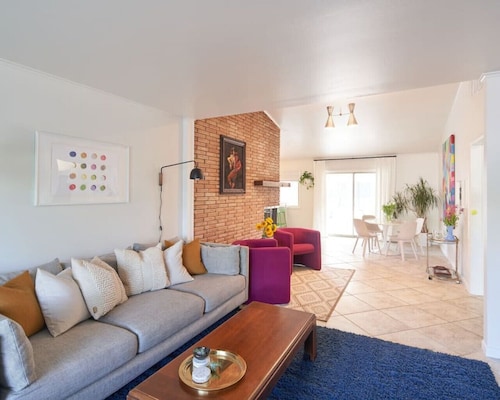 Enjoy Mint: a fresh 1950s modern ranch style home
