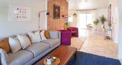 Enjoy Mint: a fresh 1950s modern ranch style home