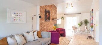 Enjoy Mint: a fresh 1950s modern ranch style home