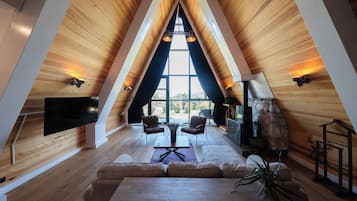 Quarto premium | Edredons de pluma, cofres nos quartos, escrivaninha