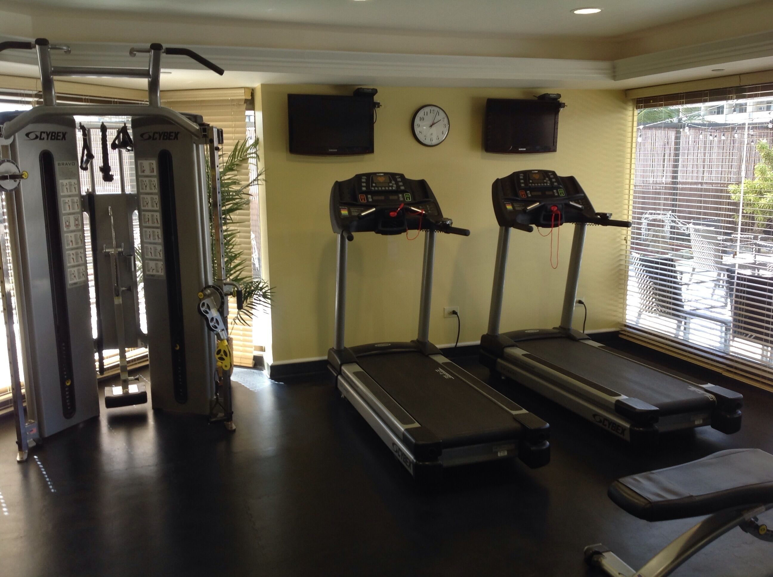 Luxury Wyndham Royal Garden at Waikiki Condos - Photo 12