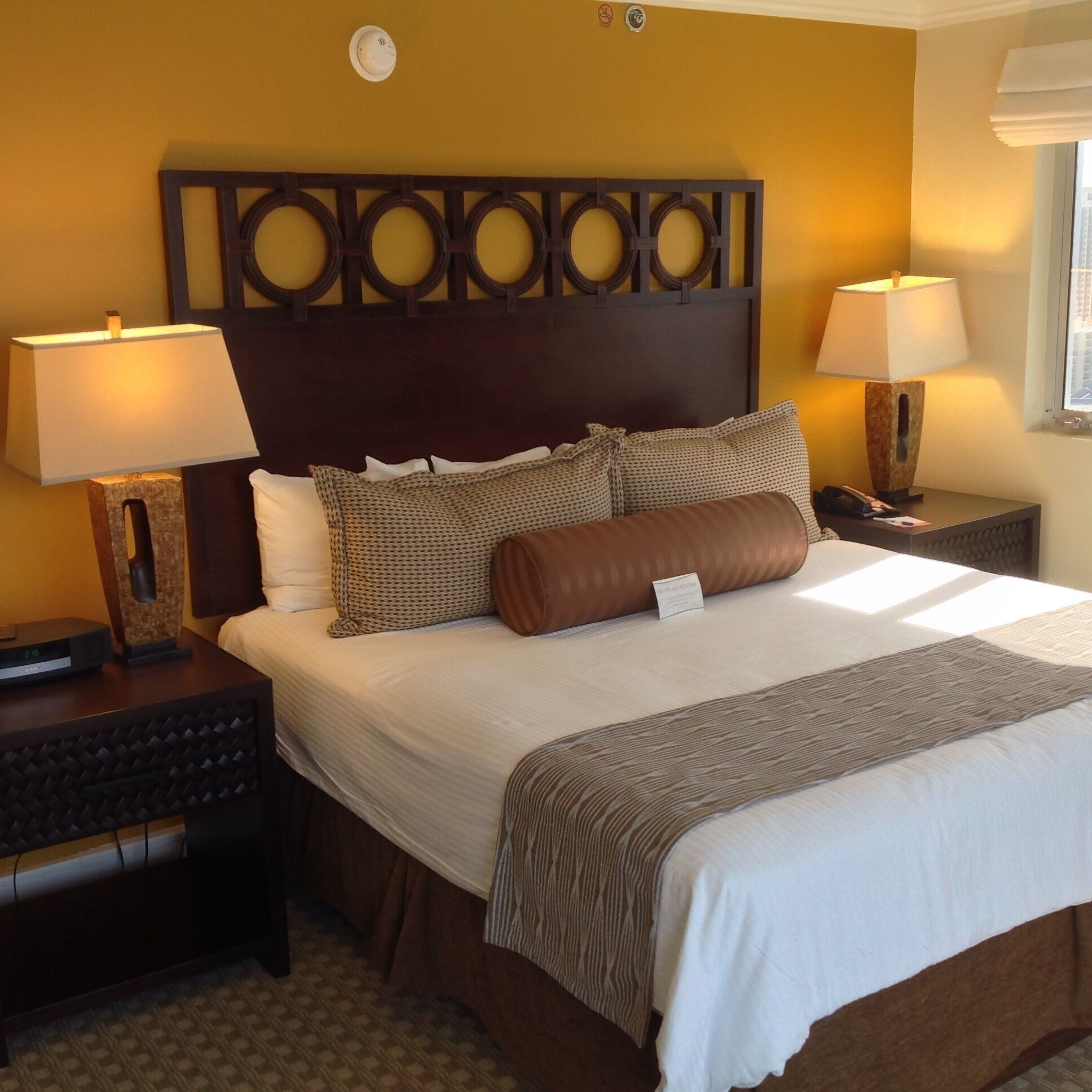 Luxury Wyndham Royal Garden at Waikiki Condos - Photo 2