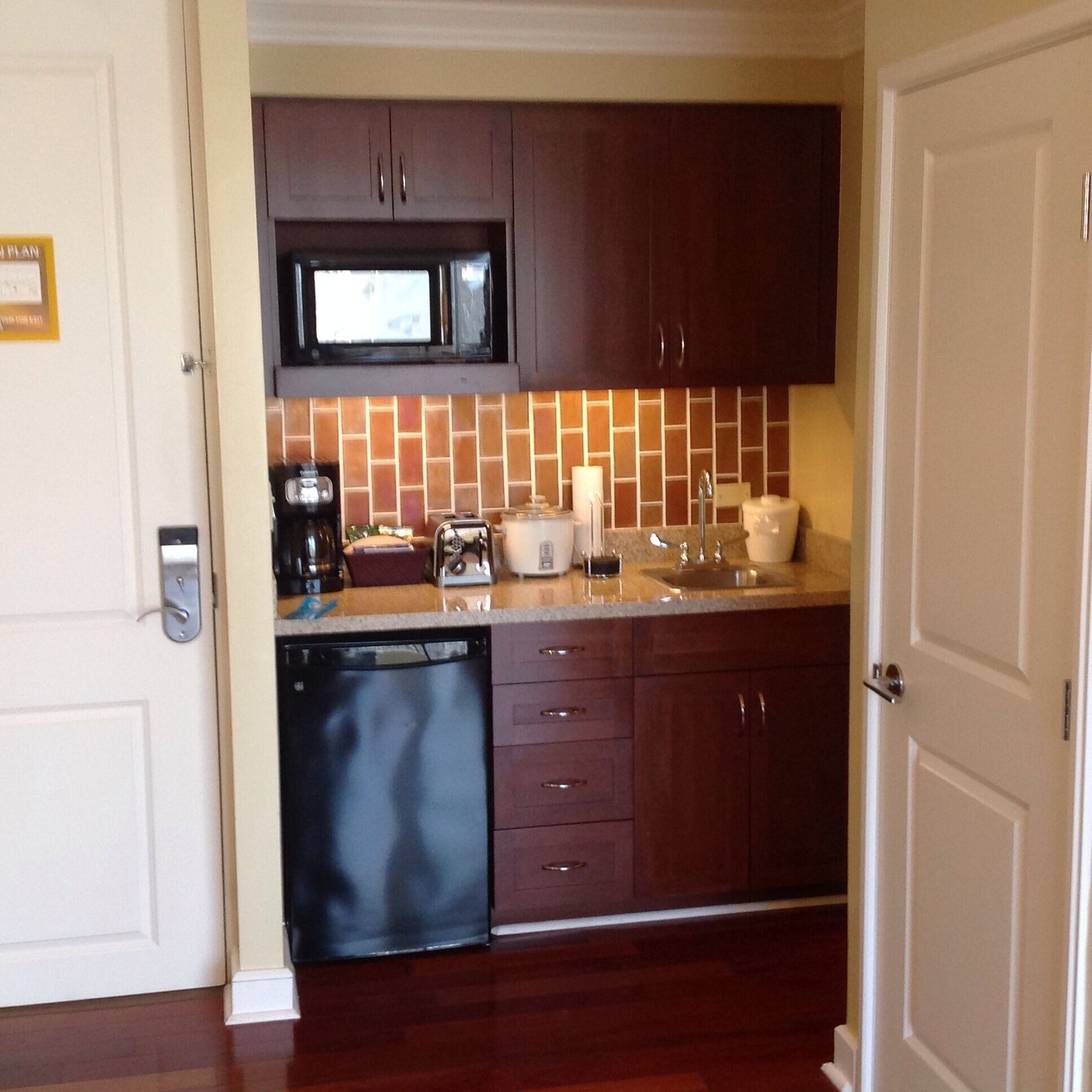 Luxury Wyndham Royal Garden at Waikiki Condos - Photo 3