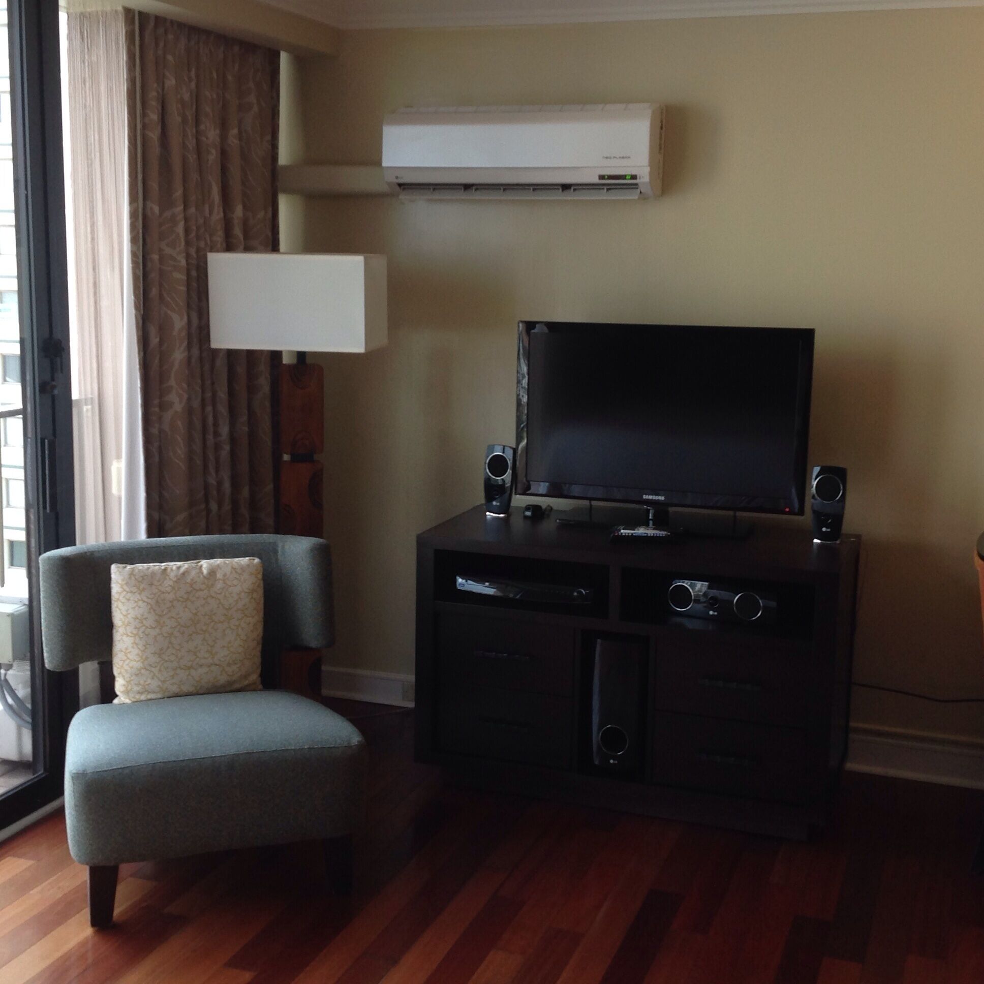 Luxury Wyndham Royal Garden at Waikiki Condos - Photo 8