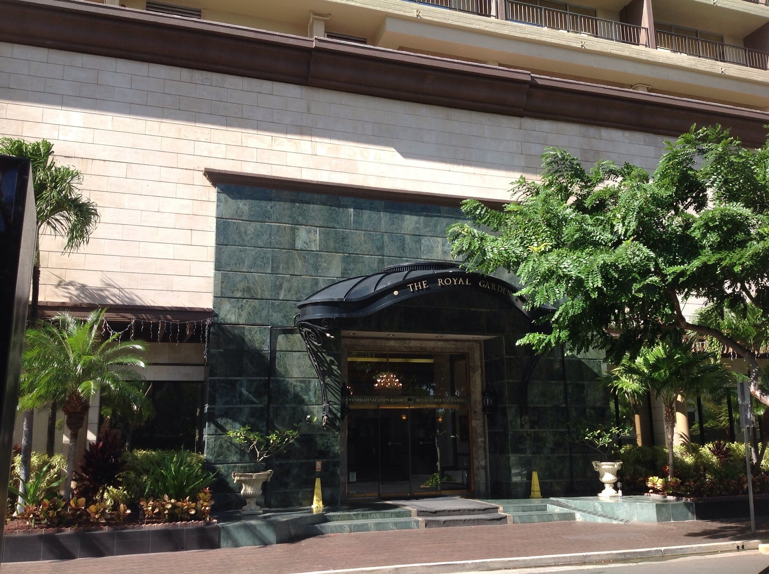 Luxury Wyndham Royal Garden at Waikiki Condos - Photo 5