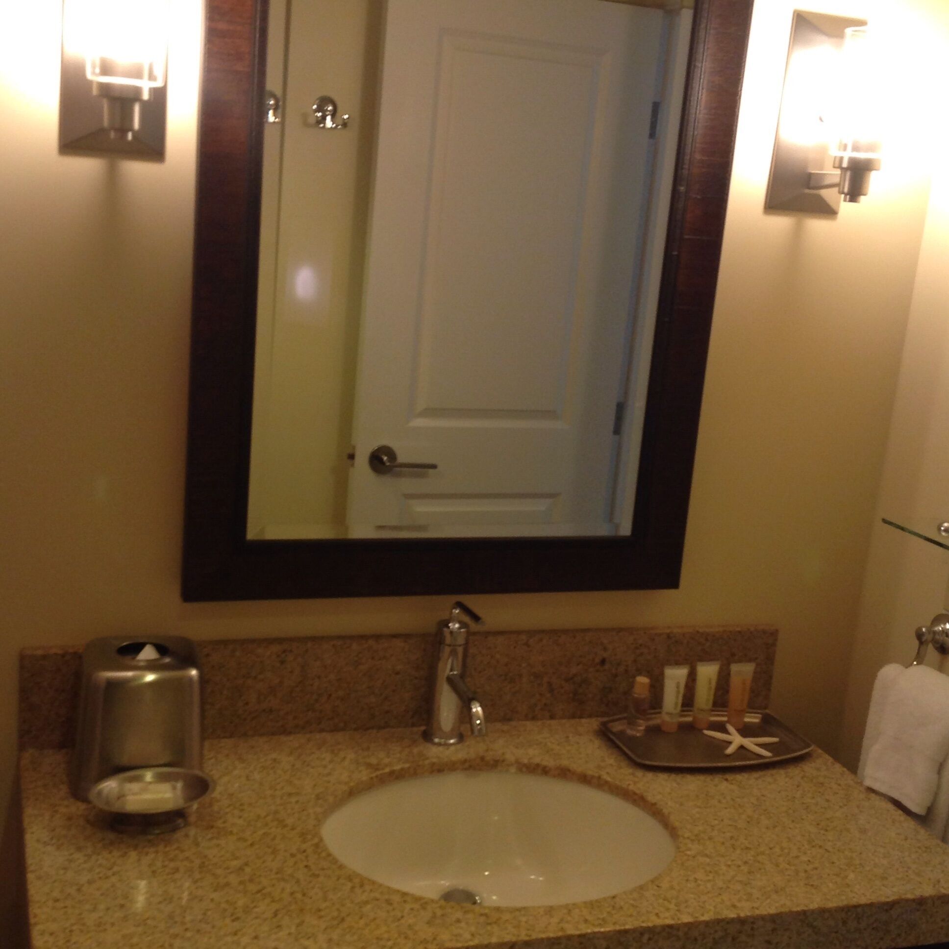 Luxury Wyndham Royal Garden at Waikiki Condos - Photo 11