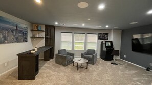 Lobby - KING SUITE W/FIREPLACE120"SCREENCURVEMOVIETHEATER (Houston)