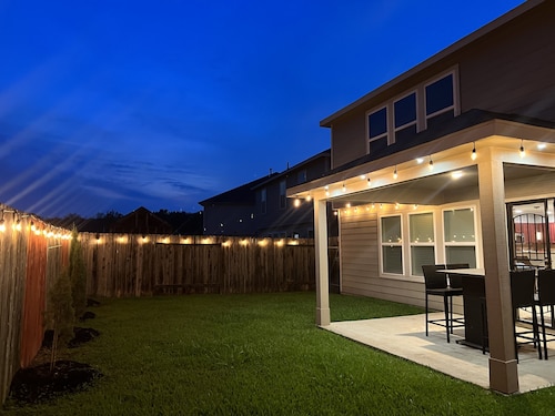 KING SUITE W/FIREPLACE120"SCREENCURVEMOVIETHEATER