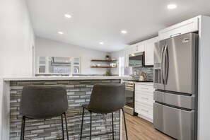 Coffee/tea maker, fridge, microwave, oven