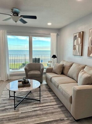 智能电视、桌上足球、书