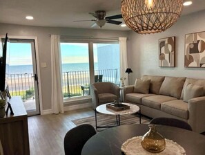 智能电视、桌上足球、书