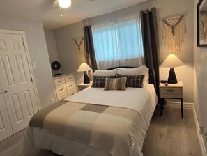 2 多间卧室、办公桌、熨斗/熨衣板、旅行婴儿床