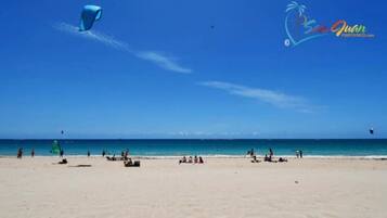 Camastros y toallas de playa