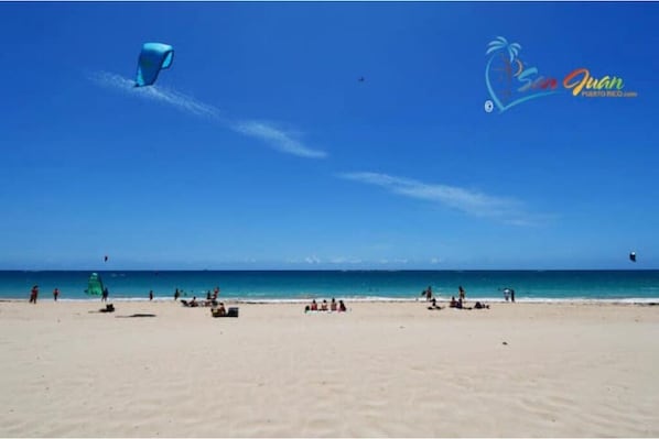 Camastros y toallas de playa