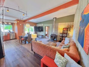 Smart TV, fireplace, DVD player, books