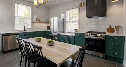 Cincy Historic Gem: Sleeps 20 (5Min to Downtown & 40 Min to Ark)