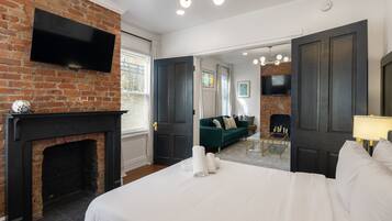 5 chambres, bureau, fer et planche à repasser, lit parapluie