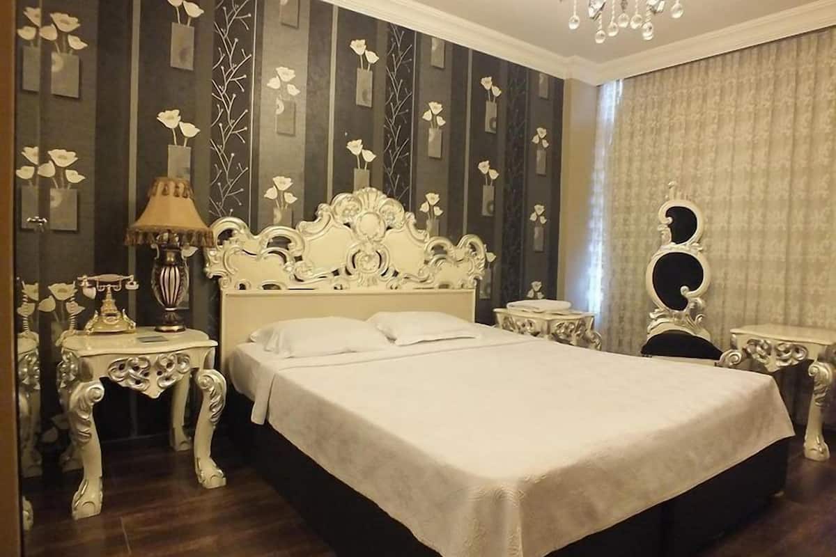 Chambre Standard, 1 grand lit, vue ville | Literie de qualité supérieure, minibar, coffres-forts dans les chambres