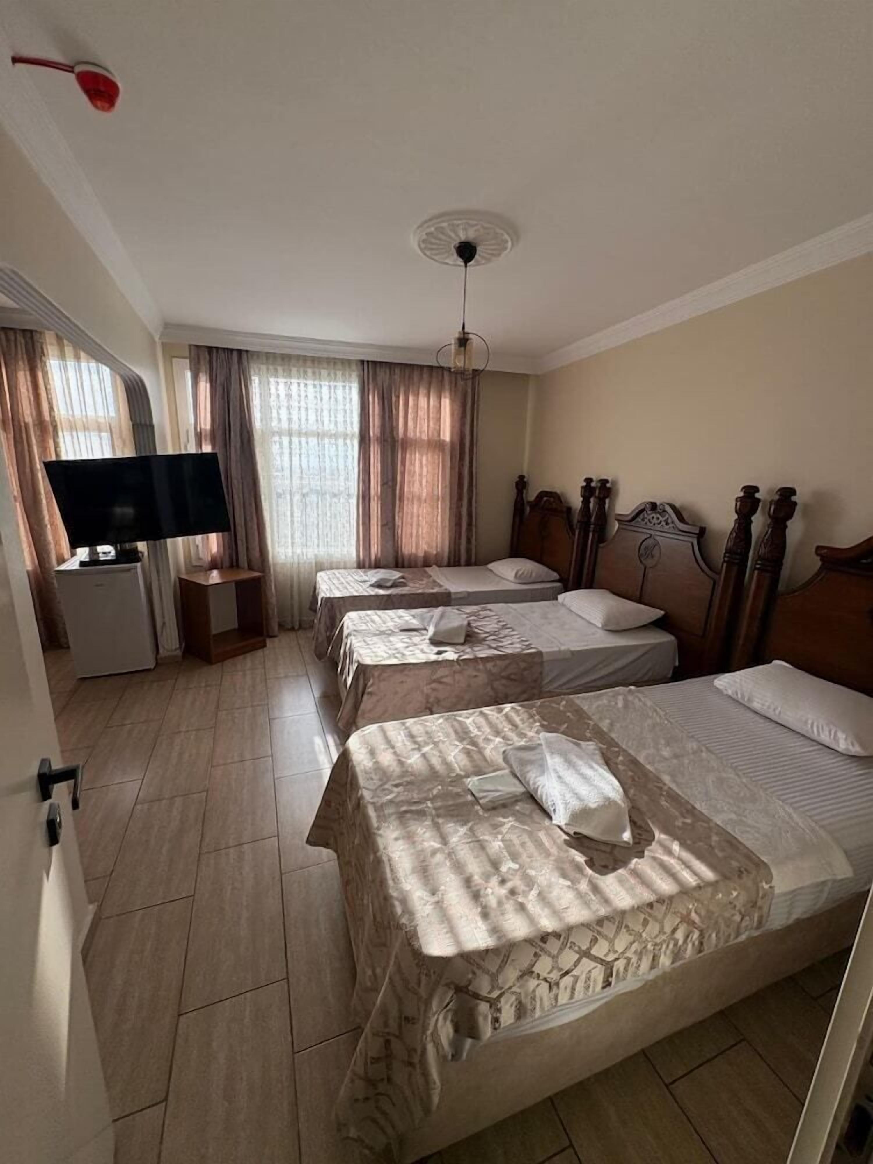 Ropa de cama de alta calidad, minibar, caja fuerte y escritorio