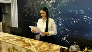 A reception desk with clocks displaying times for New York, London, Istanbul, and Tokyo. -  ADANA KOZA HOTEL (Adana)