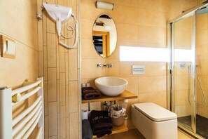 Casa econòmica | Bany | Articles de tocador gratuïts, assecador de cabells i tovalloles 