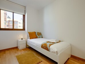 2 chambres, fer et planche à repasser, accès Internet, draps fournis