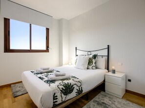 2 chambres, fer et planche à repasser, Wi-Fi, draps fournis