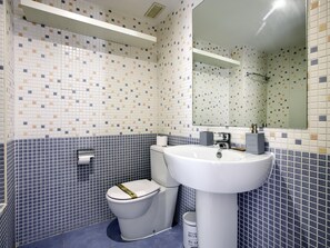 Bathtub, hair dryer, towels