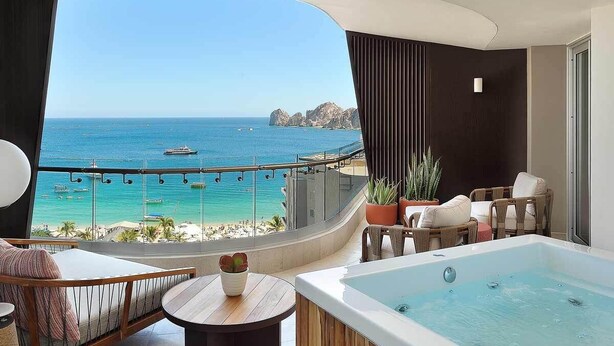 Outdoor spa tub - Corazon Cabo - Beachfront 2 bed/2 bath Suite with HOT TUB! (Cabo San Lucas)