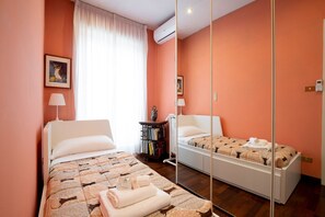 3 bedrooms, desk, iron/ironing board, WiFi