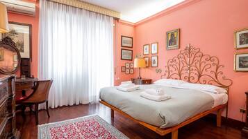 3 bedrooms, desk, iron/ironing board, WiFi