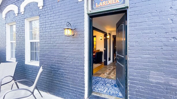 A blue building with a sign reading "3136 Larimer." - The Little Black House - in the heart of RiNo! (Denver)