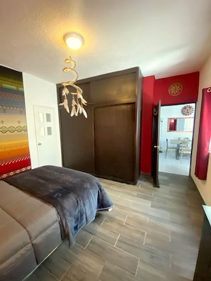 2 bedrooms, desk, iron/ironing board, WiFi