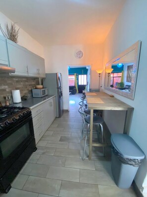 Køleskab, ovn, kogeplade, opvaskemaskine