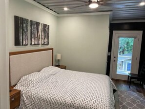 3 bedrooms, desk, iron/ironing board, free WiFi - Charming Retreat- Aska Area, Cozy, Renovated 3BR/2.5BA with Stunning River Views (Blue Ridge)