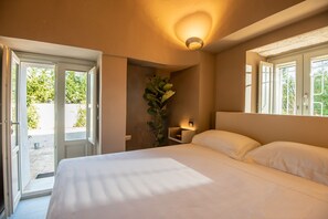 Dobbeltrom – deluxe, adgang til basseng, hageutsikt | Italienske Frette-laken, sengetøy av topp kvalitet og dundyner