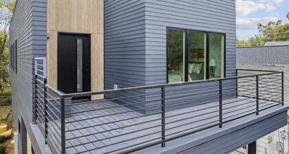 Modern Home, Convenient location to downtown Raleigh.