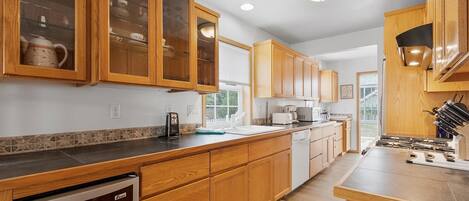 Fridge, microwave, dishwasher, coffee/tea maker