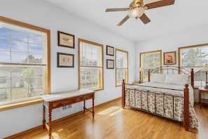 2 bedrooms, desk, free WiFi, bed sheets - 30 NIGHT MINIMUM, near beach, Pets, yard w/play set (AllInn) (Ocean Park)