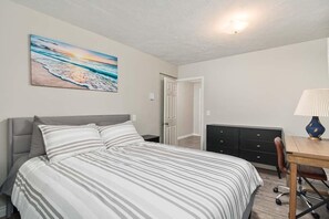 3 bedrooms, desk, iron/ironing board, free WiFi