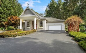 Exterior - 30 NIGHT MINIMUM, WOW Views, Glamorous (WillapaBay) (Long Beach)